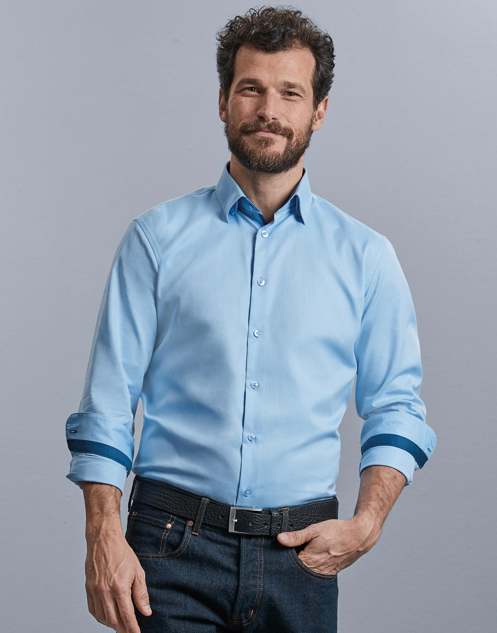 Chemise ajustée à chevrons contrastés à manches longues – Image 3
